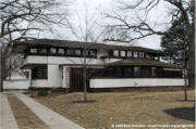 Frank Lloyd Wright architecture in Kenilworth, Illinois on McNees.org/wrightsite