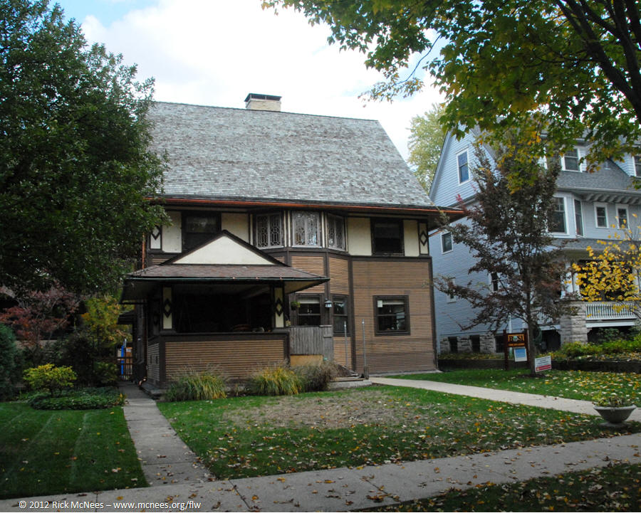 Frank Lloyd Wright Prairie School Architecture in Oak Park, Illinois
