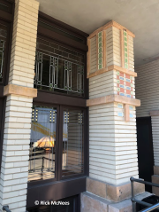 Frank Lloyd Wright Historic Park Inn Mason City, Iowa - Pillars Masonry Art - Artglass (IMG_5879)
