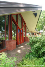 Prairie architecture in Lake Geneva, WI - Lake Geneva public library